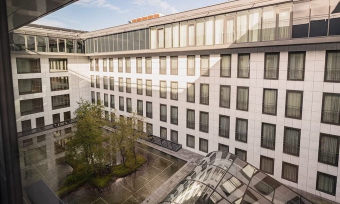 The Hague Center House | Experience Soothing Moments & LuxuryModern Unit for Business Travelers Near Alex