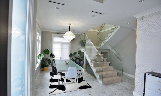 Burnaby House | Entire modern two story house in Burnaby