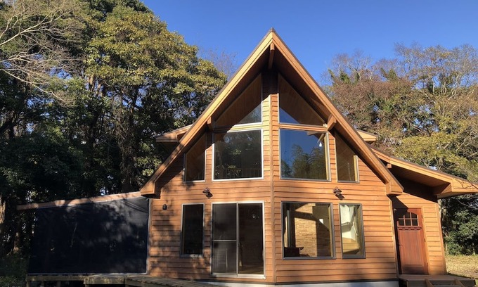 Kashima Villa | A log house tucked away in the forest of Kashima Jingu Shrine