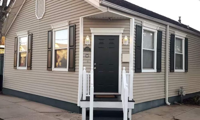 Mid-City Cabin | ✨💥CLOSE 2 FQ!❤️\ SLEEPS 4 W/ W+D