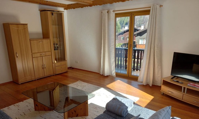 Siegsdorf Apartment | Ferienwohnung in Ruhiger Lage