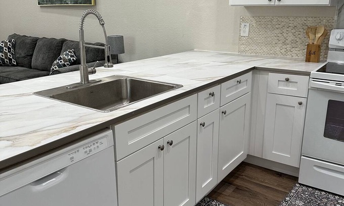 Englewood East House | Tropical 3 bedroom10 min to Englewood beach