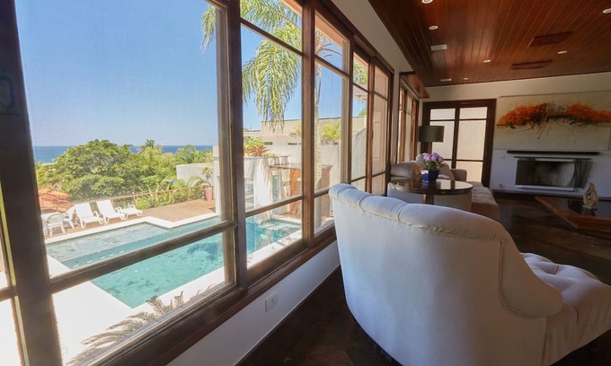 Itacoatiara House | Precious in Niterói with sea view | Casa Luxo