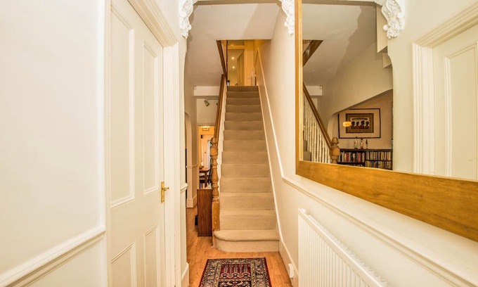 Epsom House | Delightful Epsom Home, London/Surrey,sleeps 7/8, Garden, Off Street Parking