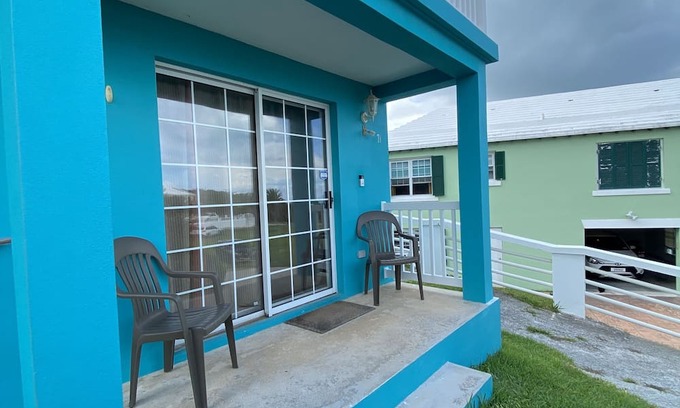 Crawl Hill Apartment | Lovely 1 bedroom, 1 bath Apartment close to Airport