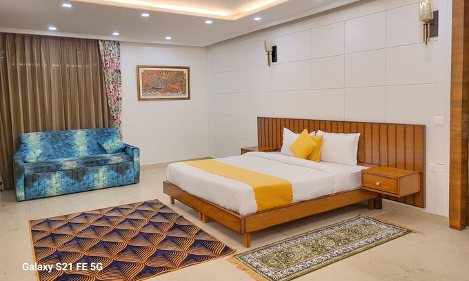 Gurugram Apartment | BnBBuddy- Pratishtha 1 @2bhk, DLF Phase 1 Gurugram