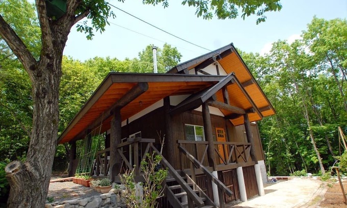 Kofu-cho RV Rental | White walled log cottage 10 people Swing ope / Maniwa City Okayama