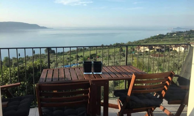 Gaino Apartment | Apartment 'Franka' with Lake View, Shared Garden and Wi-Fi