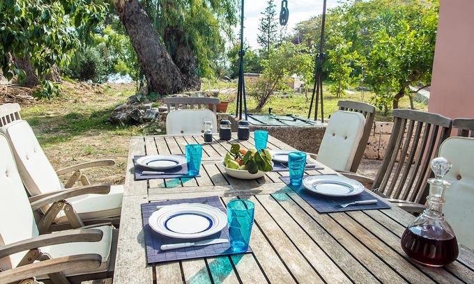 Lakithra House | Stylish house with huge garden,sea view, max 10 min drive from 10 beaches & town