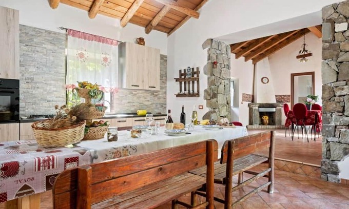 Maniace Villa | Villa "Casa Otaiti" with Mountain View, Private Garden & Wi-Fi