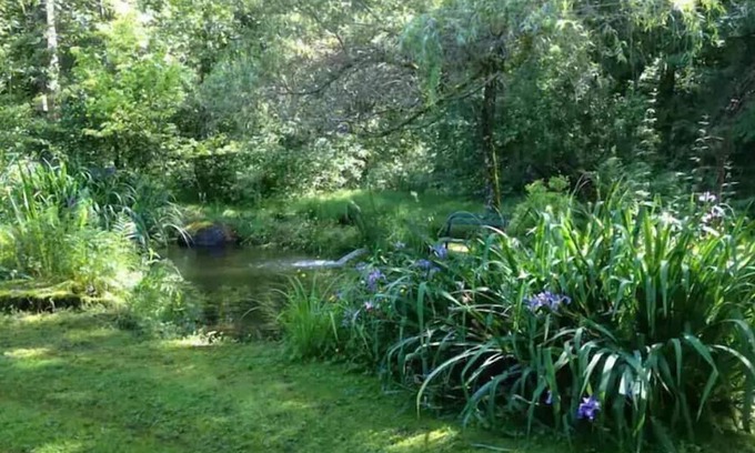 Bellingham Apartment | Private Pond Cottage at Fragrance Falls