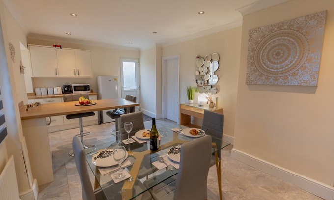 Thornaby On Tees House | 3Bed House in Stockton-on-Tees- Free Wifi, Parking