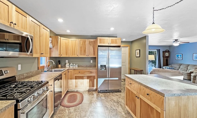 Monson Cabin | Sunset Point (Direct Snowmobile Trail Access!)