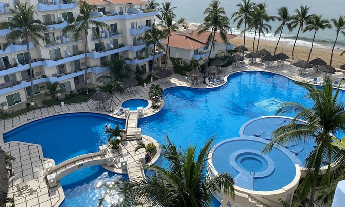 Fovissste Condo | Oceanfront Condo with Incredible Pool and Central Location