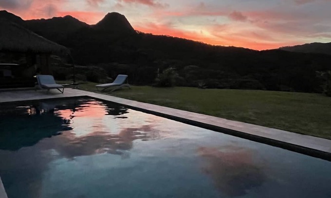Teahupoo House | Bungalow Lagoon View Suite - ideal for 1 to 2 people, calm, view and comfort.