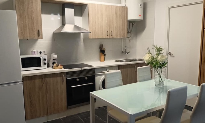 Toledo Apartment | Piso en Toledo: a 10 Minutos por Autovía del Casco Histórico y 5 Minutos del AVE