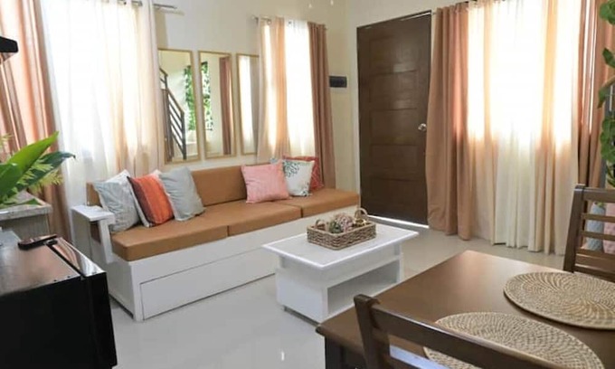 Dumaguete House | Hyacinth by Elle's Place near Dumaguete Airport (2BR with Kitchen)