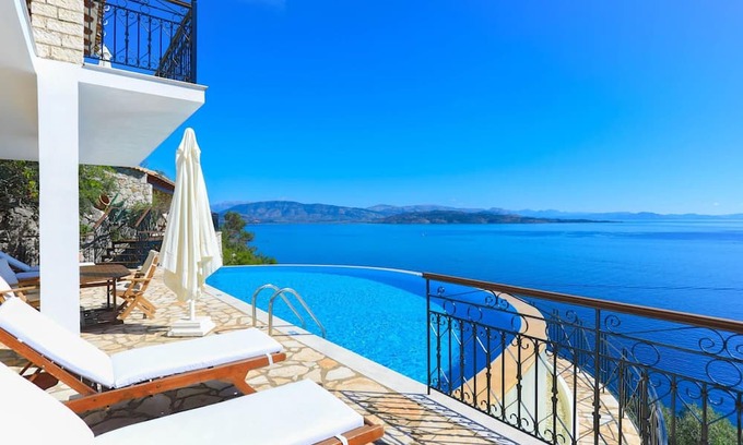 Katavolos Villa | House On The Rocks in Nisaki