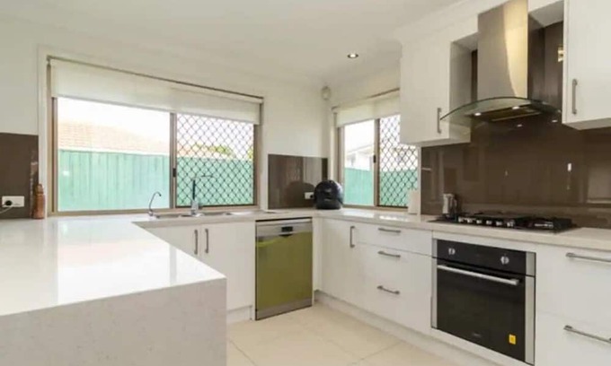 Calamvale House | Home away from Home