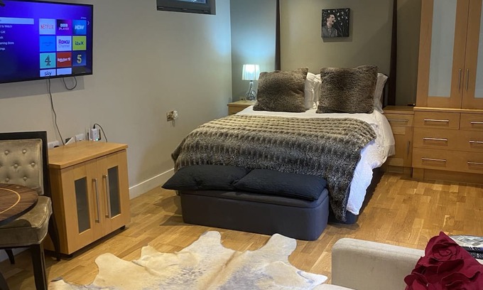 Hillrise Cabin | Stunning Highgate / Crouch End Garden Annexe