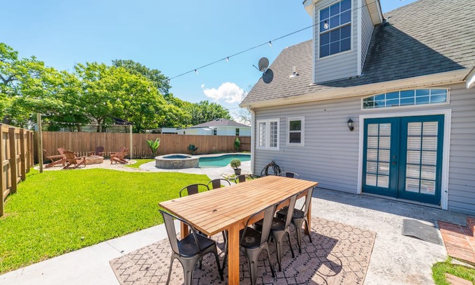 Chalmette House | 2 Story Cottage w/ heated pool and jacuzzi+bonfire