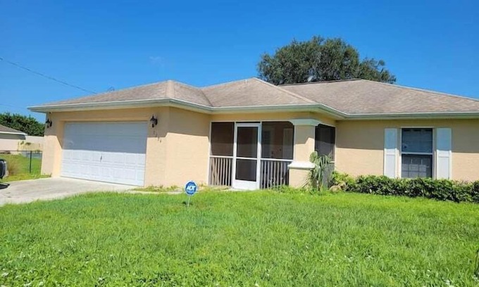 Sunshine Apartment | 4 Bedroom 766721 by Houzlet