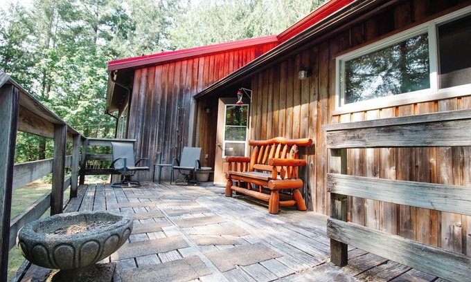 Sproat Lake House | Country home at BC's Best Lake! Hot tub, nature views and lake access.