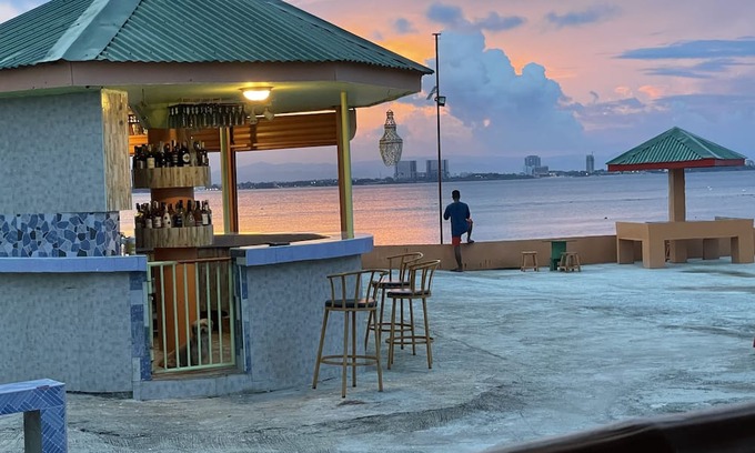 Olango Island House | Rainbow Beach Bar & Resort