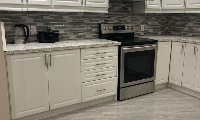 Churchill Meadows Apartment | Brand New Luxury Haven: Spacious 1BR Basement Gem with Modern Elegance Galore!