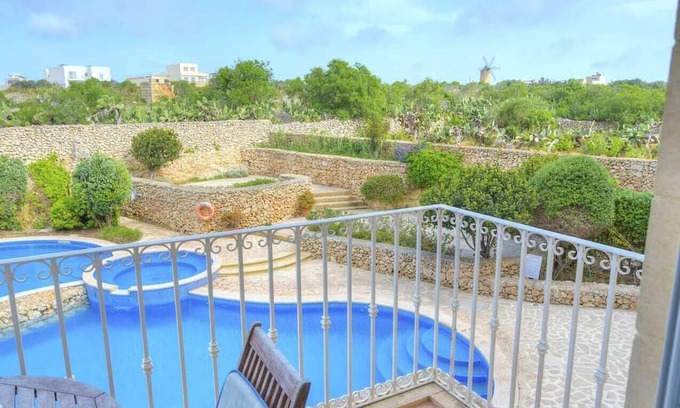 Qala Apartment | Apartment With Pool-hosted by Sweetstay