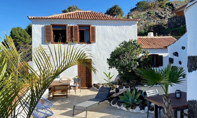 El Tanque House | Finca with jacuzzi and sea views