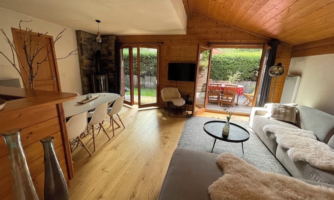 Les Praz-de-Chamonix Apartment | Chalet Apartment With Garden and Free Parking, Opposite ski Lift and Golf Course