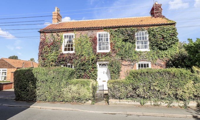 Ruskington House | HOLME FARM, pet friendly, with a garden in Ruskington