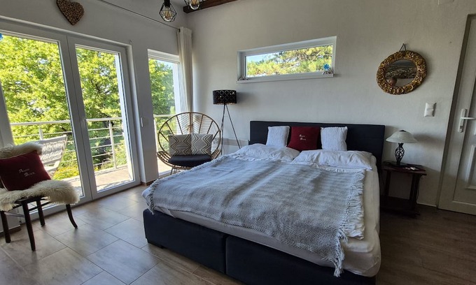 Hainburg an der Donau Apartment | Chalet Auenblick with distant view