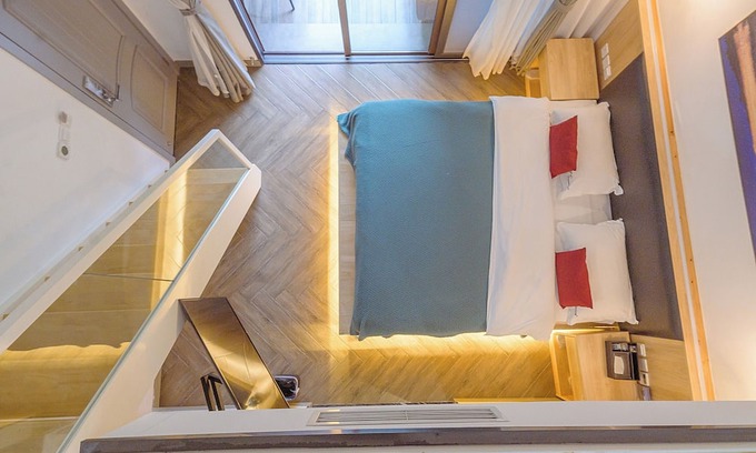 Emeishan House | Heinemann Hotel loft suite with two king beds B306— with a jacuzzi and a local