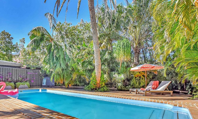 Merewether House | "Tosca" Elegant Merewether Beach House with Pool