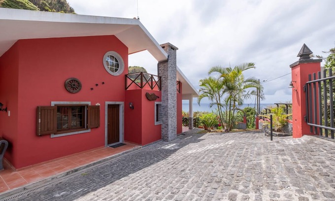 Arco de Sao Jorge Villa | Casa Del Mar I by GALMI