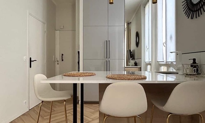 L'Europe Hotel | Luxurios Designer Decorated 1 Bedroom Suite walk to Champs-Elysées (Sleeps 3)