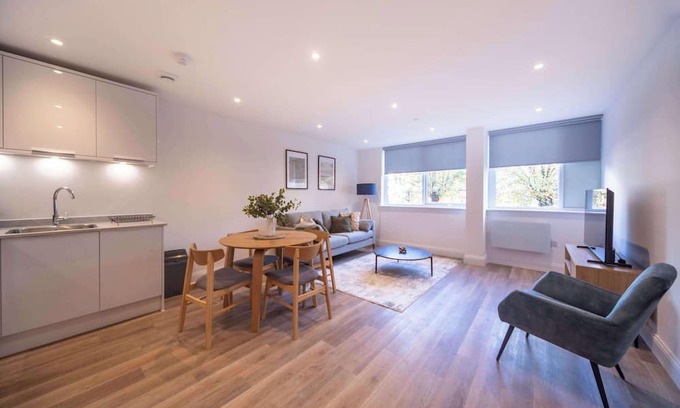 Gravesend Apartment | Fabulous 2BR Apartment at Trinity Point, Gravesend