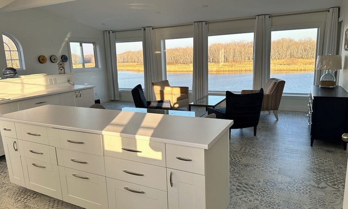 Gagetown Apartment | On The Rocks Gagetown"The Modern Fresh Experience" Waterfront 3 vacation rentals