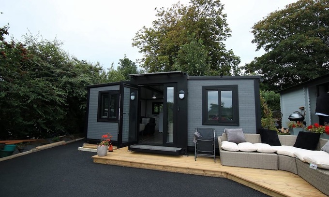 Portglenone Cabin | 2-BR Sunset Retreat Cabin HotTub& Sunset Views separate log cabin with projector