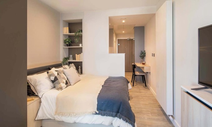 Fairfield Apartment | Modern Studio Apartment Croydon | StayCozy