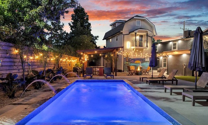 Tulane - Gravier Hotel | NOLA Getaway! 4BR w Shared Backyard near Streetcar