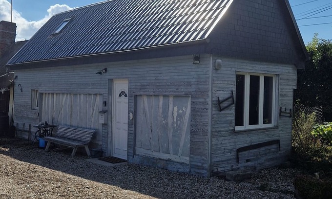 Honguemare-Guenouville House | Charming 1-bedroom house in beautiful Honguemare-Guenouville with AC
