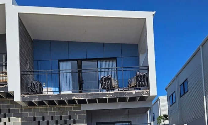 Alkimos House | 5 minutes walk to the beach! Alkimos Coastal 3 Bedroom Townhouse