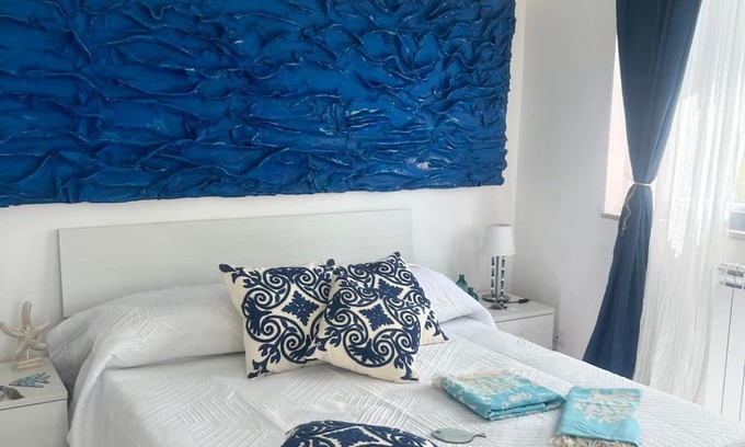 Alvignano Apartment | Apartment with Terrace and Lake View