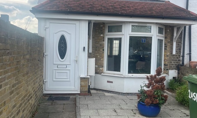 Forest Gate House | This City Reach Retreat is a Spacious and comfortable stay for the family & more