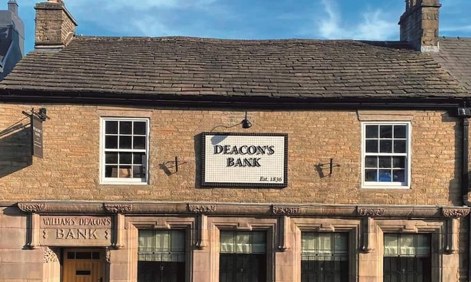 Chapel en le Frith Apartment | Former 18th century bank, now two contemporary apartments with Michelin Guide rated restaurant