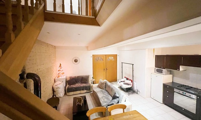 Peyraube House | Holiday Home 'Galets' with Mountain View, Wi-Fi and Air Conditioning