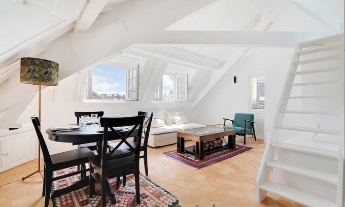 Notre Dame Apartment | Ile de la Cite - Seine & Notre Dame View